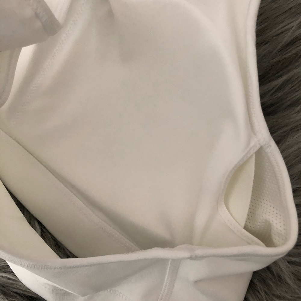 Nike women’s Sport Bra - NEW - Picture 4 of 6